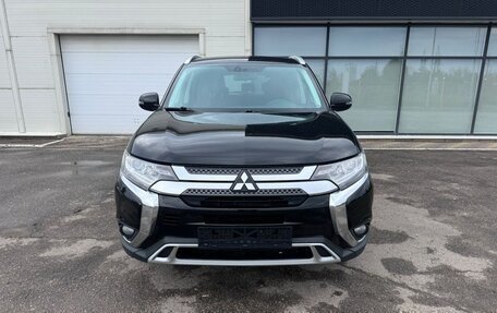 Mitsubishi Outlander III рестайлинг 3, 2019 год, 1 899 000 рублей, 2 фотография