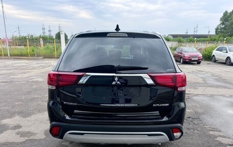 Mitsubishi Outlander III рестайлинг 3, 2019 год, 1 899 000 рублей, 5 фотография