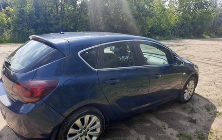 Opel Astra J, 2011 год, 620 000 рублей, 15 фотография