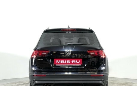 Volkswagen Tiguan II, 2018 год, 1 747 000 рублей, 6 фотография