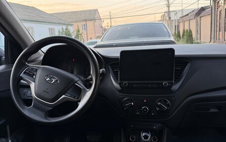 Hyundai Solaris II рестайлинг, 2017 год, 850 000 рублей, 5 фотография