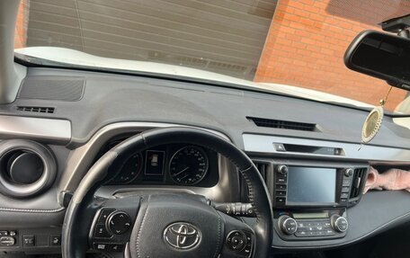 Toyota RAV4, 2017 год, 2 200 000 рублей, 4 фотография
