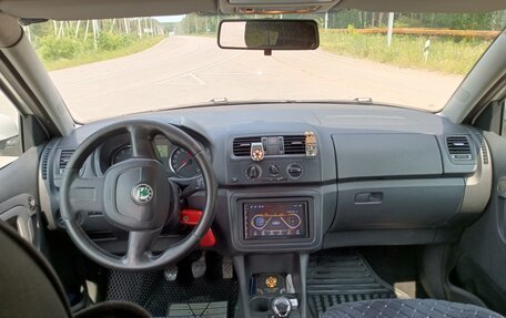 Skoda Fabia II, 2010 год, 550 000 рублей, 3 фотография