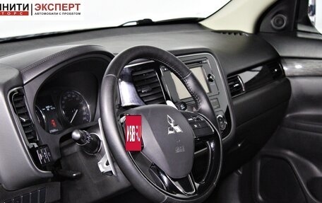 Mitsubishi Outlander III рестайлинг 3, 2015 год, 1 447 000 рублей, 12 фотография