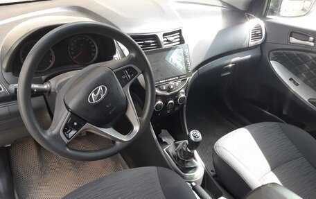 Hyundai Solaris II рестайлинг, 2015 год, 630 000 рублей, 6 фотография