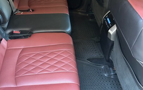 Toyota Land Cruiser Prado 150 рестайлинг 2, 2019 год, 4 890 000 рублей, 31 фотография