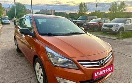 Hyundai Solaris II рестайлинг, 2015 год, 915 000 рублей, 1 фотография