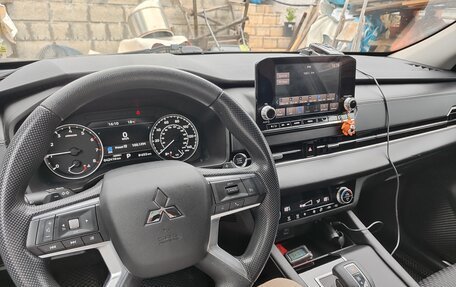 Mitsubishi Outlander, 2021 год, 3 700 000 рублей, 9 фотография