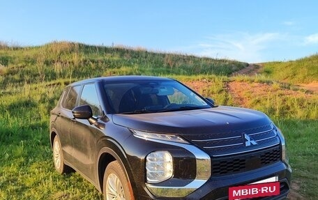 Mitsubishi Outlander, 2021 год, 3 700 000 рублей, 4 фотография