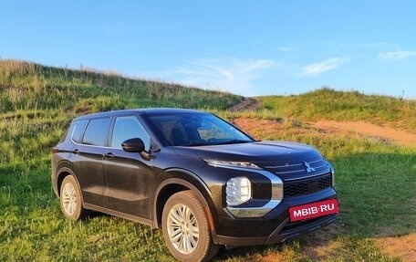 Mitsubishi Outlander, 2021 год, 3 700 000 рублей, 3 фотография