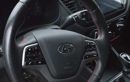 Hyundai Solaris II рестайлинг, 2021 год, 1 800 000 рублей, 12 фотография
