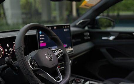 Volkswagen Tiguan, 2024 год, 4 490 000 рублей, 8 фотография