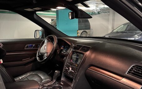 Ford Explorer VI, 2017 год, 2 100 000 рублей, 3 фотография
