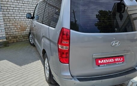 Hyundai Grand Starex Grand Starex I рестайлинг 2, 2011 год, 1 350 000 рублей, 2 фотография