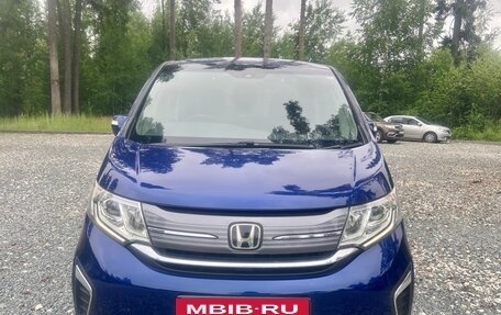 Honda Stepwgn IV, 2017 год, 1 850 000 рублей, 3 фотография