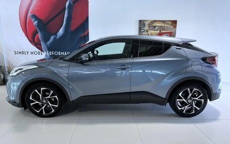 Toyota C-HR I рестайлинг, 2023 год, 2 400 000 рублей, 3 фотография