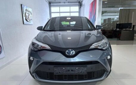 Toyota C-HR I рестайлинг, 2023 год, 2 400 000 рублей, 6 фотография
