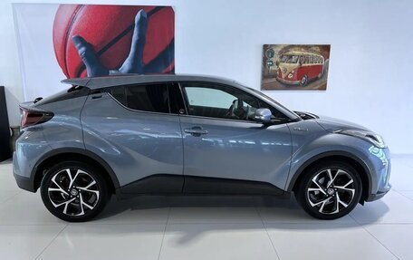 Toyota C-HR I рестайлинг, 2023 год, 2 400 000 рублей, 4 фотография