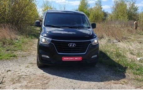 Hyundai H-1 II рестайлинг, 2018 год, 2 600 000 рублей, 1 фотография