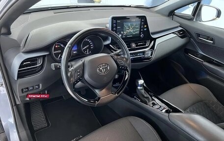 Toyota C-HR I рестайлинг, 2023 год, 2 400 000 рублей, 10 фотография
