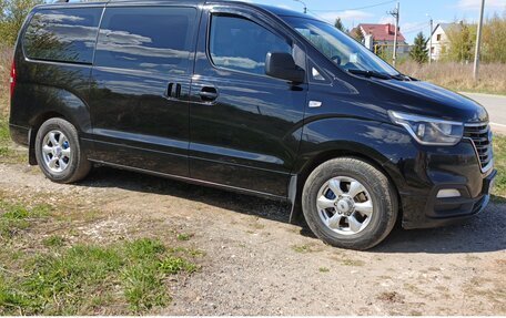 Hyundai H-1 II рестайлинг, 2018 год, 2 600 000 рублей, 2 фотография