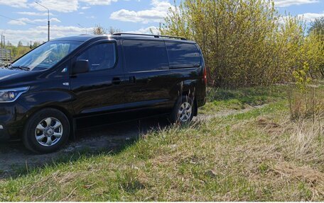 Hyundai H-1 II рестайлинг, 2018 год, 2 600 000 рублей, 3 фотография