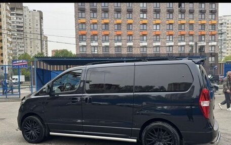 Hyundai Grand Starex Grand Starex I рестайлинг 2, 2020 год, 4 900 000 рублей, 3 фотография