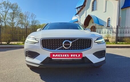 Volvo V60 Cross Country II, 2020 год, 3 900 000 рублей, 2 фотография