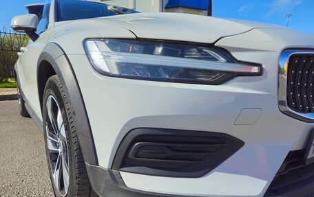 Volvo V60 Cross Country II, 2020 год, 3 900 000 рублей, 12 фотография