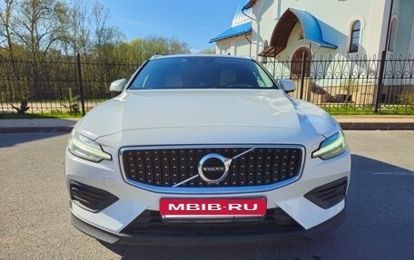 Volvo V60 Cross Country II, 2020 год, 3 900 000 рублей, 5 фотография