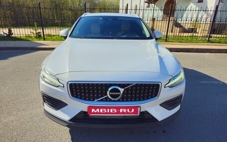 Volvo V60 Cross Country II, 2020 год, 3 900 000 рублей, 6 фотография