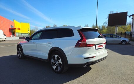 Volvo V60 Cross Country II, 2020 год, 3 900 000 рублей, 27 фотография