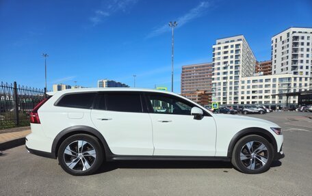Volvo V60 Cross Country II, 2020 год, 3 900 000 рублей, 23 фотография