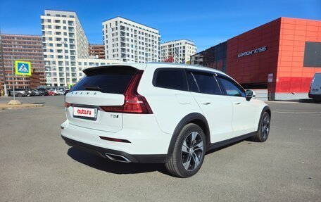 Volvo V60 Cross Country II, 2020 год, 3 900 000 рублей, 25 фотография