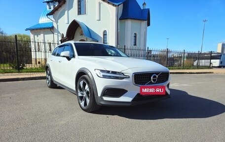 Volvo V60 Cross Country II, 2020 год, 3 900 000 рублей, 24 фотография