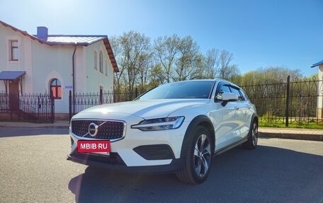 Volvo V60 Cross Country II, 2020 год, 3 900 000 рублей, 35 фотография