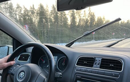 Volkswagen Polo VI (EU Market), 2011 год, 900 000 рублей, 30 фотография