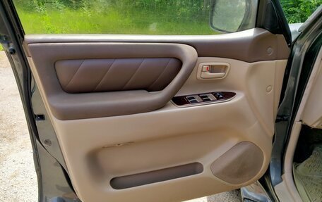 Toyota Land Cruiser 100 рестайлинг 2, 2002 год, 1 900 000 рублей, 18 фотография