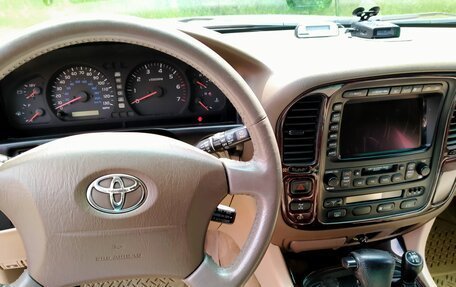 Toyota Land Cruiser 100 рестайлинг 2, 2002 год, 1 900 000 рублей, 17 фотография