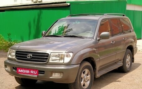 Toyota Land Cruiser 100 рестайлинг 2, 2002 год, 1 900 000 рублей, 9 фотография