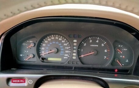 Toyota Land Cruiser 100 рестайлинг 2, 2002 год, 1 900 000 рублей, 12 фотография