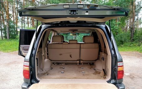 Toyota Land Cruiser 100 рестайлинг 2, 2002 год, 1 900 000 рублей, 28 фотография