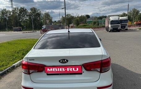 KIA Rio III рестайлинг, 2015 год, 860 000 рублей, 3 фотография
