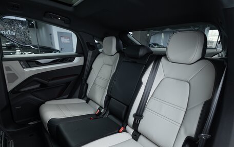 Porsche Cayenne III, 2025 год, 16 390 000 рублей, 26 фотография