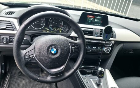 BMW 3 серия, 2019 год, 2 350 000 рублей, 15 фотография