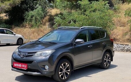 Toyota RAV4, 2014 год, 2 300 000 рублей, 2 фотография