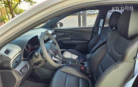 Hyundai Veloster II, 2022 год, 2 750 000 рублей, 7 фотография