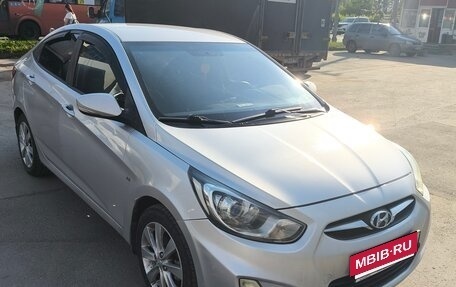 Hyundai Solaris II рестайлинг, 2011 год, 650 000 рублей, 2 фотография