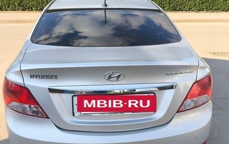 Hyundai Solaris II рестайлинг, 2011 год, 650 000 рублей, 4 фотография