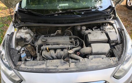 Hyundai Solaris II рестайлинг, 2011 год, 650 000 рублей, 10 фотография
